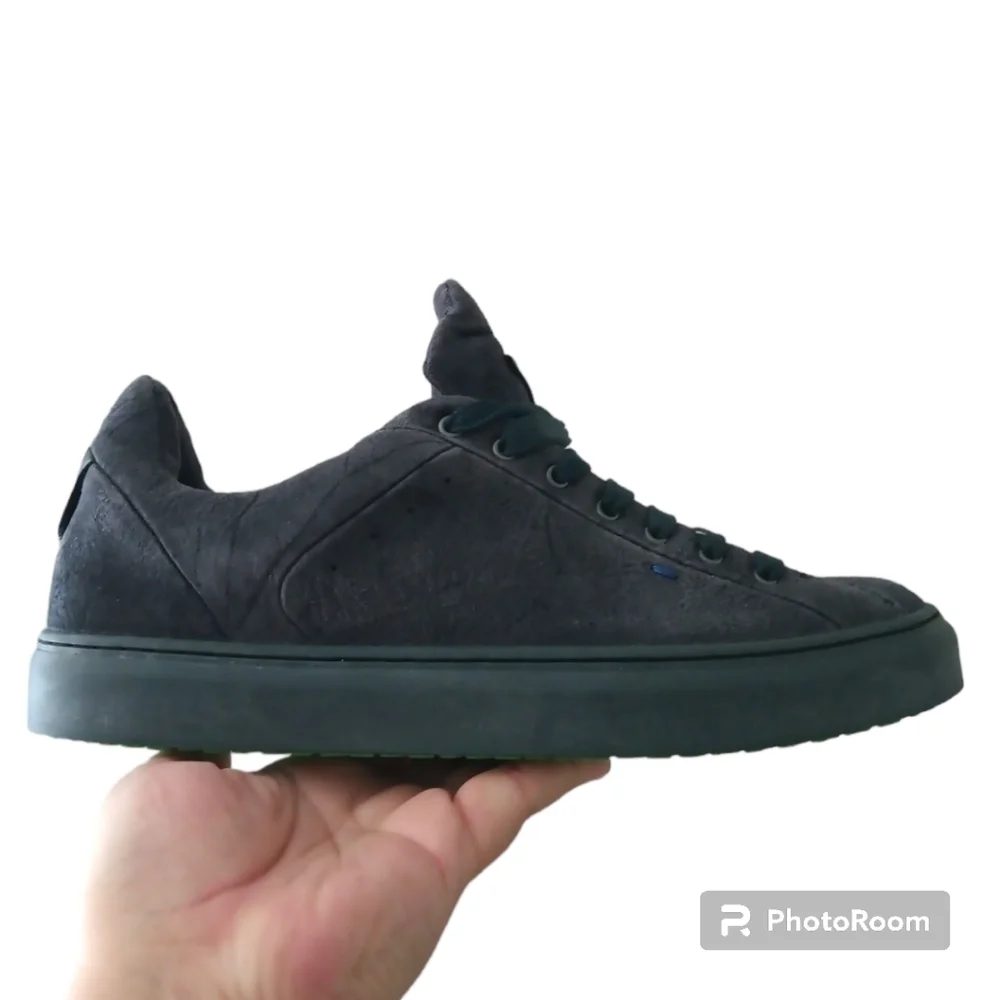 - Satorisan Men's Somerville Winter Smoke Sneakers. Size 42  US (8.5 Men)